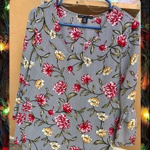 Blouse with lines and flowers